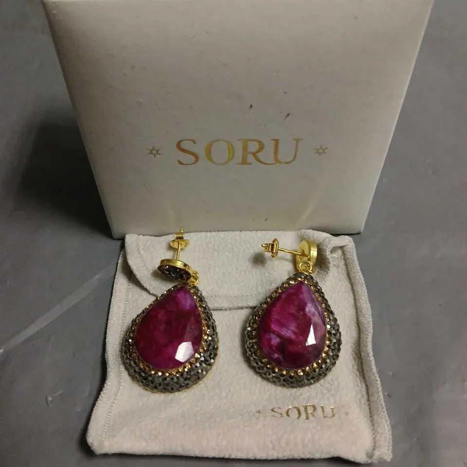 BOXED PAIR OF SORU TEARDROP EARRINGS