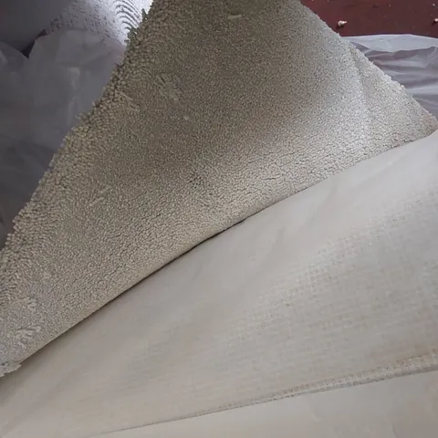 ROLL OF QUALITY GRACE SPARKLE CARPET - APPROXIMATELY 4.8 x 4m