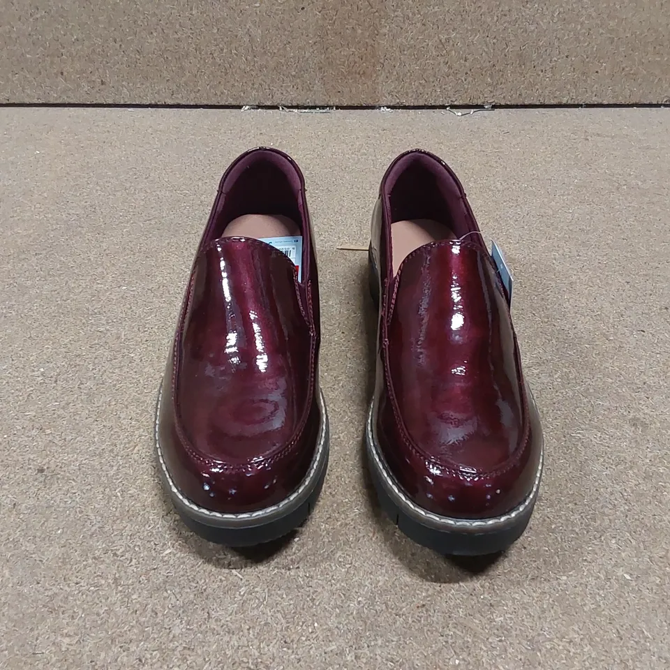 BOXED PAVERS BURGUNDY SHOES - SIZE 4