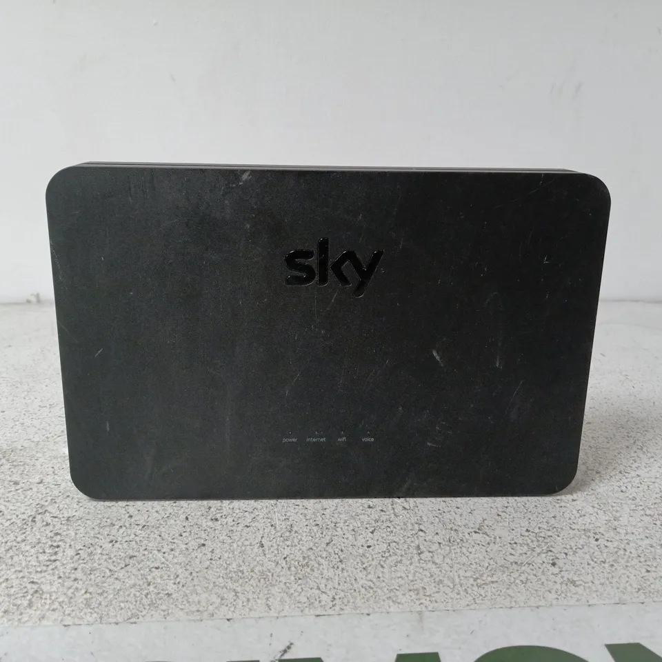  SKY BROADBAND HUB SR203 DUAL-BAND WI-FI 5 ROUTER UNBOXED