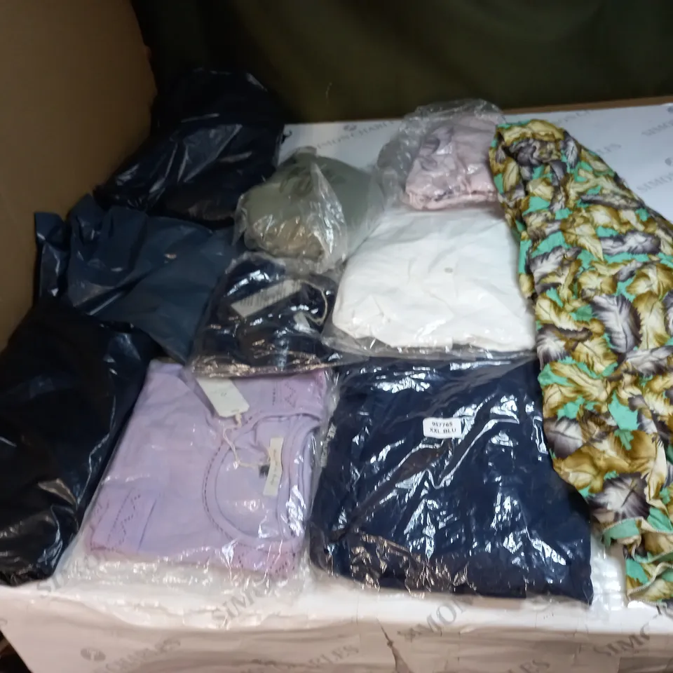 BAG OF APPROX 10 ASSORTED CLOTHING ITEMS TO INCLUDE - MAISON DE NIMES - EMELIA