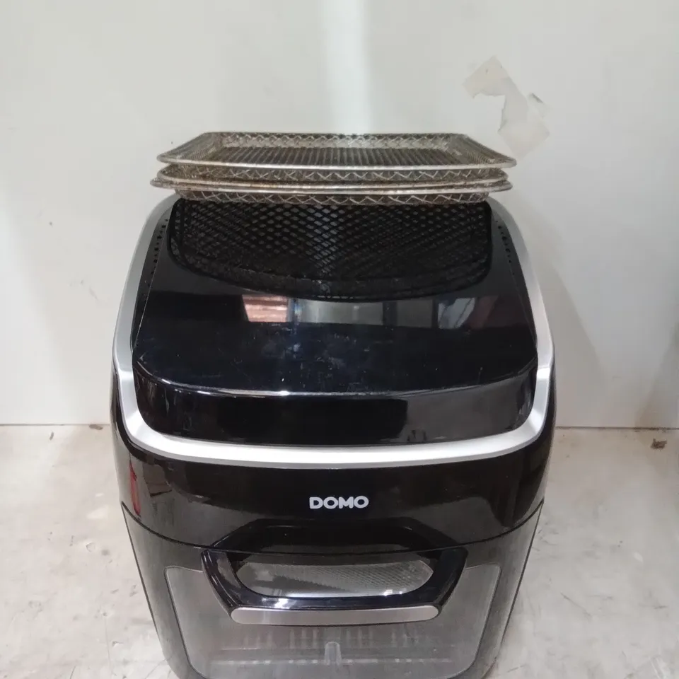 BOXED DOMO DELI FRYER MULTIFUNCTIONAL OVEN WITH ACCESSORIES 