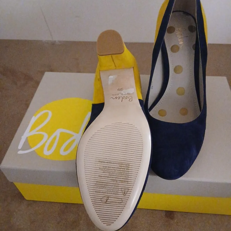BODEN WOMEN'S NAVY & YELLOW BLOCK HEEL PUMPS – UK 6 (EU 39) – BOXED