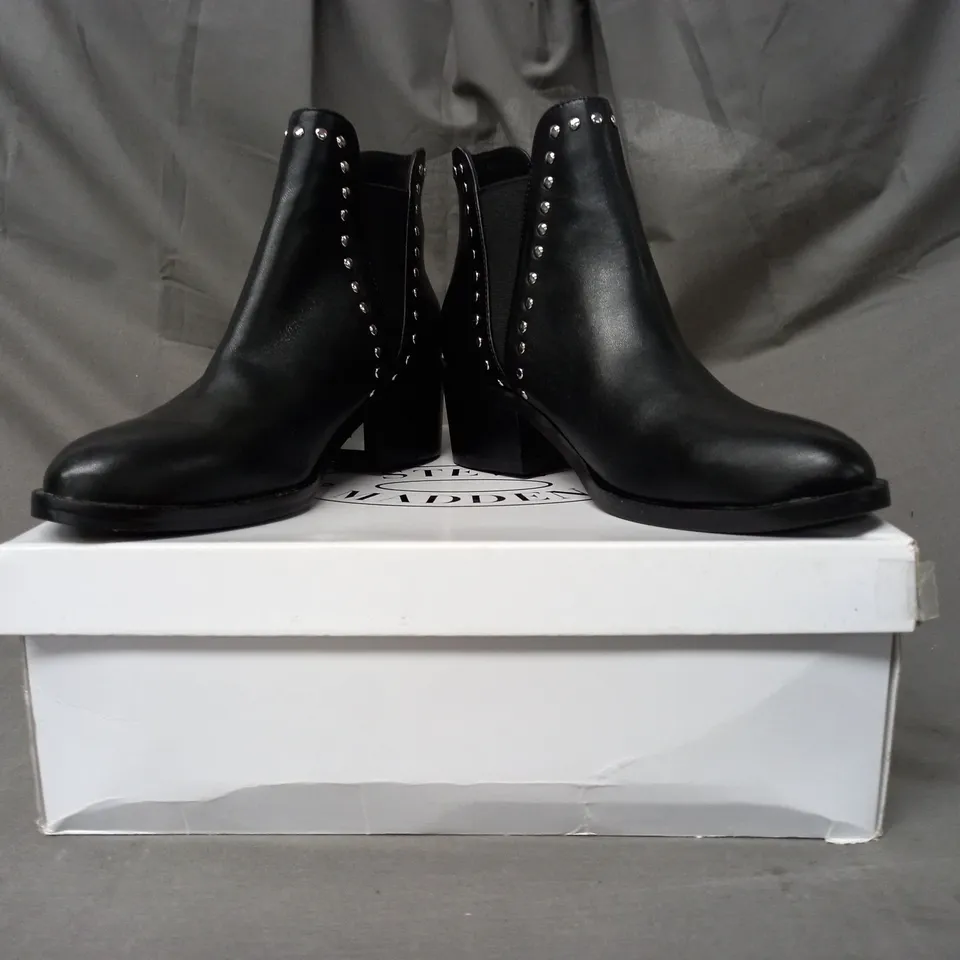 BOXED PAIR OF STEVE MADDEN CADE LEATHER ANKLE BOOTS IN BLACK EU SIZE 36