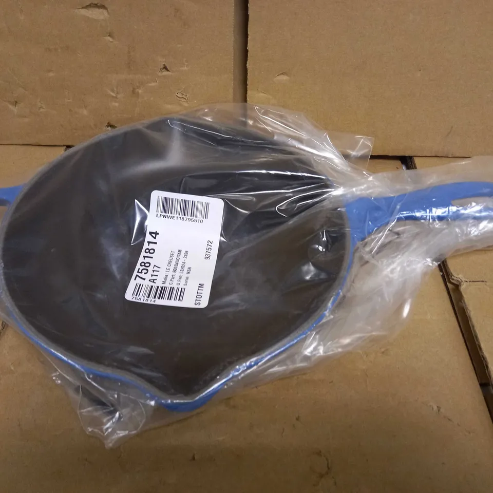 LE CREUSET SIGNATURE ENAMELLED CAST IRON SKILLET FRYING PAN