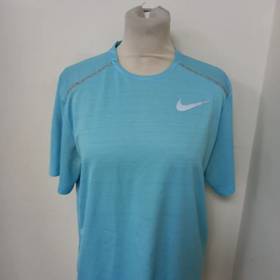 NIKE LOGO CASUAL RUNNING T-SHIRT SIZE M