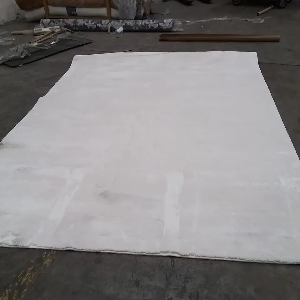 QUALITY DESIGNER AREA RUG - APPROXIMATELY 290X200CM