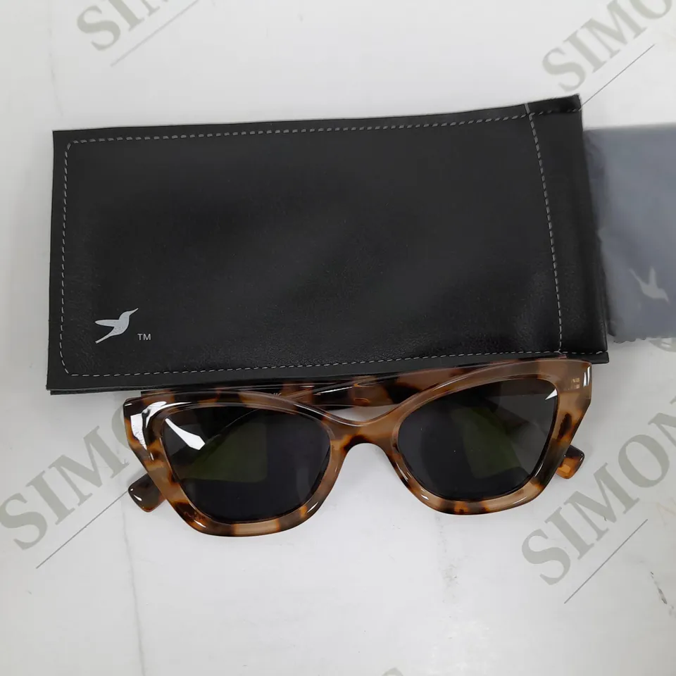 BOXED HUMMINGBIRD TORTOISE SHELL SUNGLASSES AND CLEANING CLOTH 