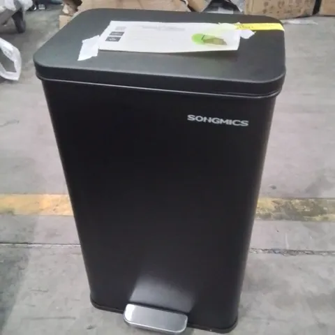 RASHAN STEP ON TRASH CAN BLACK 40L
