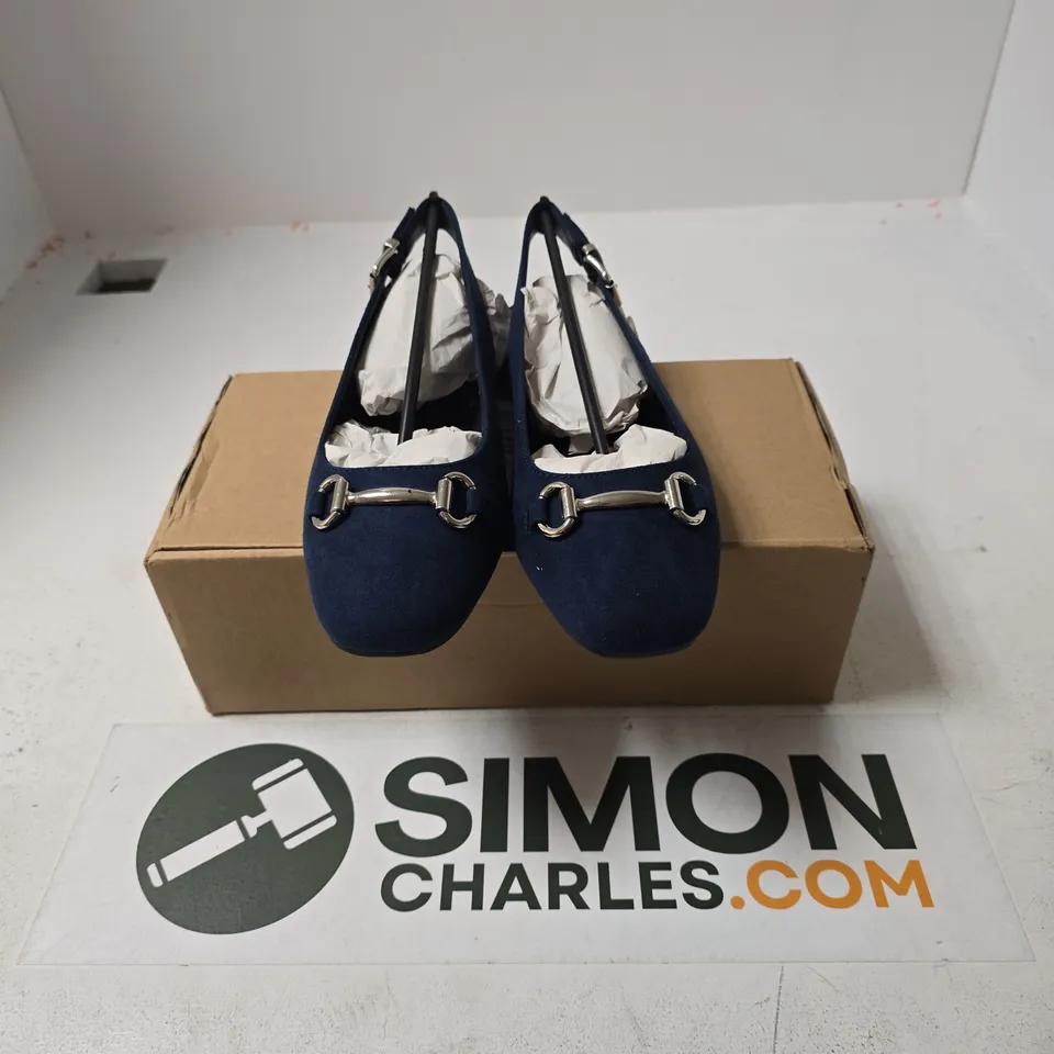 BOXED PAIR OF JD WILLIAMS OPEN HEEL SHOES IN NAVY - UK 5