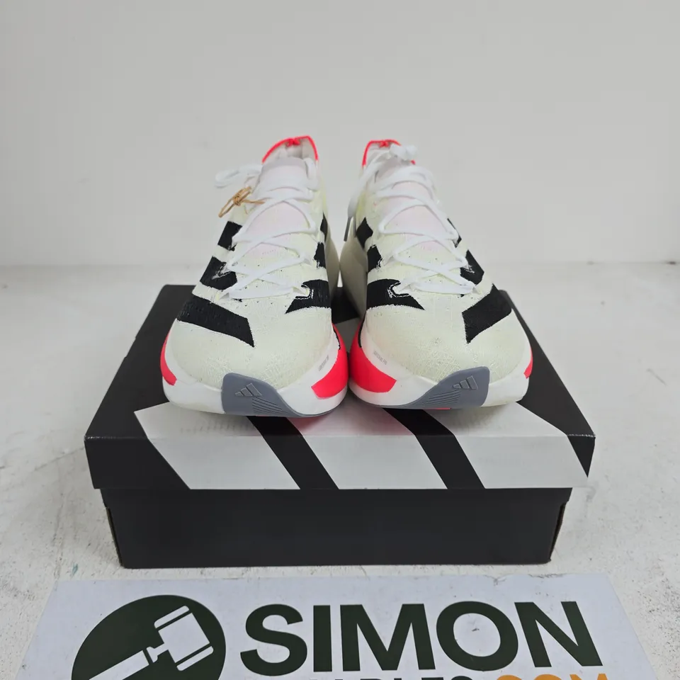 BOXED PAIR OF ADIDAS DAIZERO PRIME X3 STRUNG TRAINERS IN WHITE/BLACK - UK 9