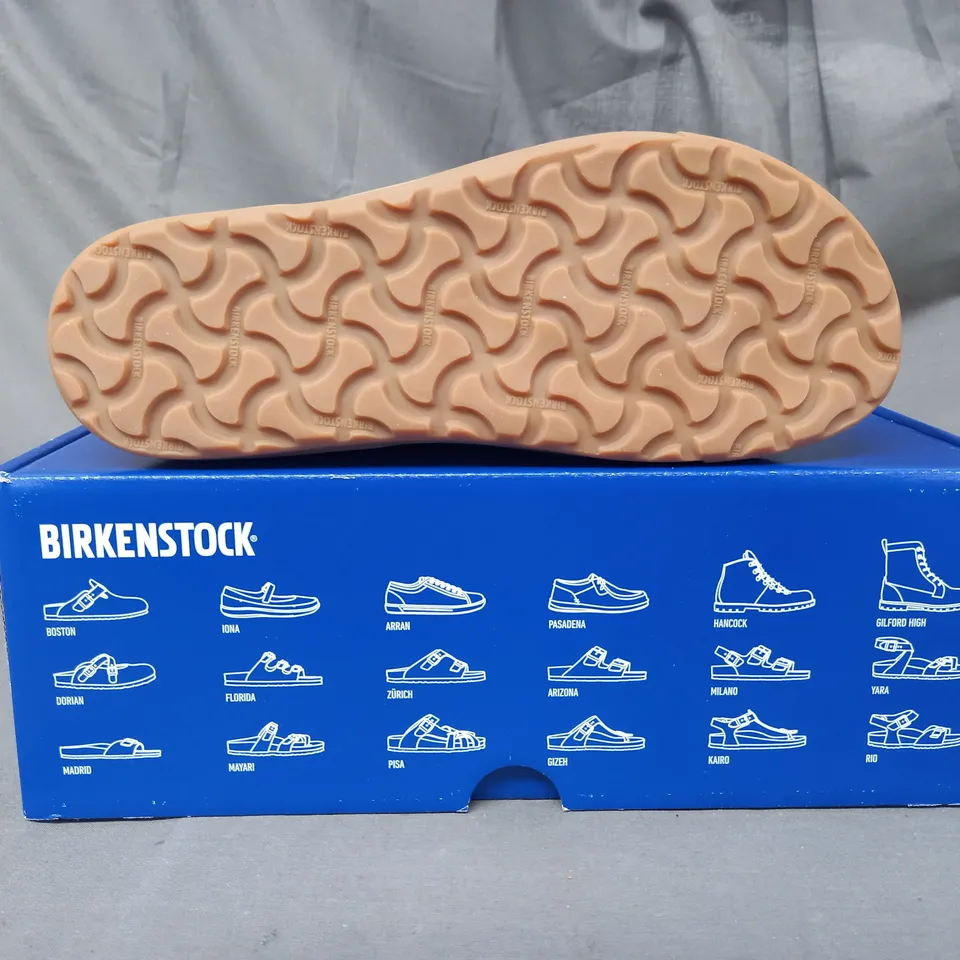 BOXED PAIR OF BIRKENSTOCK SHOES IN GRAY TAUPE UK SIZE 4.5