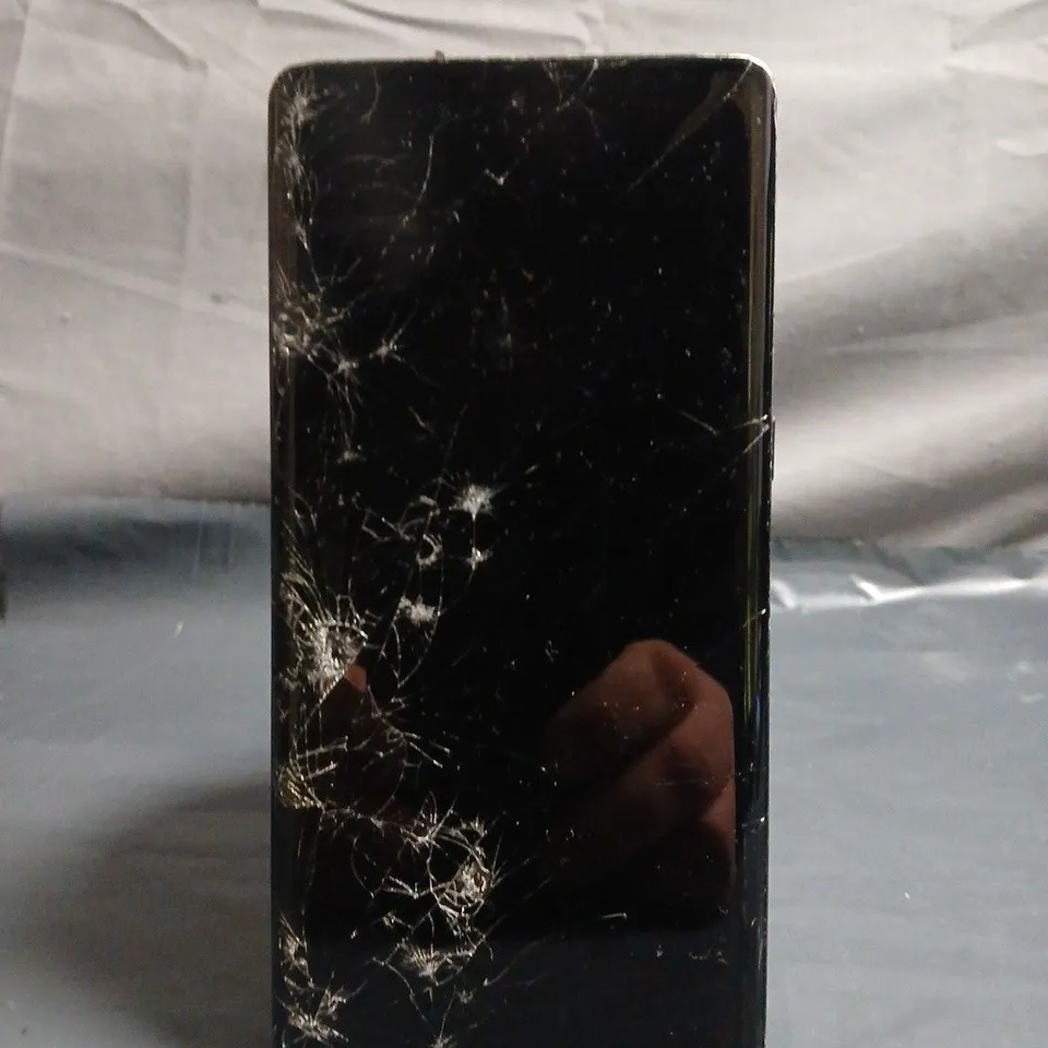 GOOGLE PIXEL 7 PRO  - SCREEN DAMAGED 