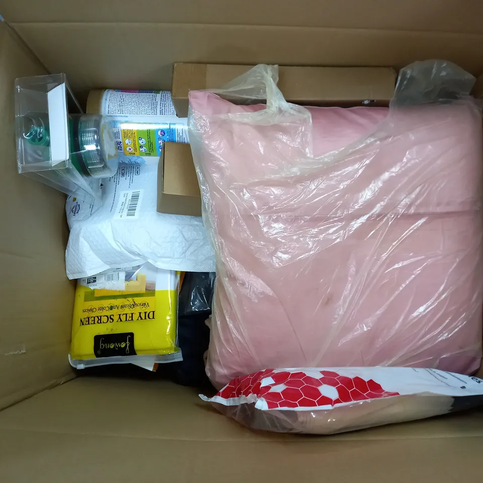 APPROXIMATELY 10 ASSORTED HOUSEHOLD ITEMS TO INCLUDE OUTDOOE CUSHION, ALLIN1 BOLD PODS, ASTRONAUT NEBULA PROJECTOR, ETC