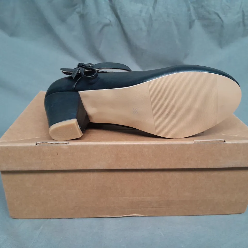 BOXED PAIR OF WOMENS WEDGE SHOES IN BLACK SIZE 38