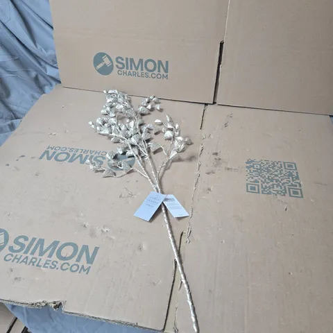 BOX OF APPROXIMATELY 11 X GISELA GRAHAM SILVER FLOWER DECORATIONS 