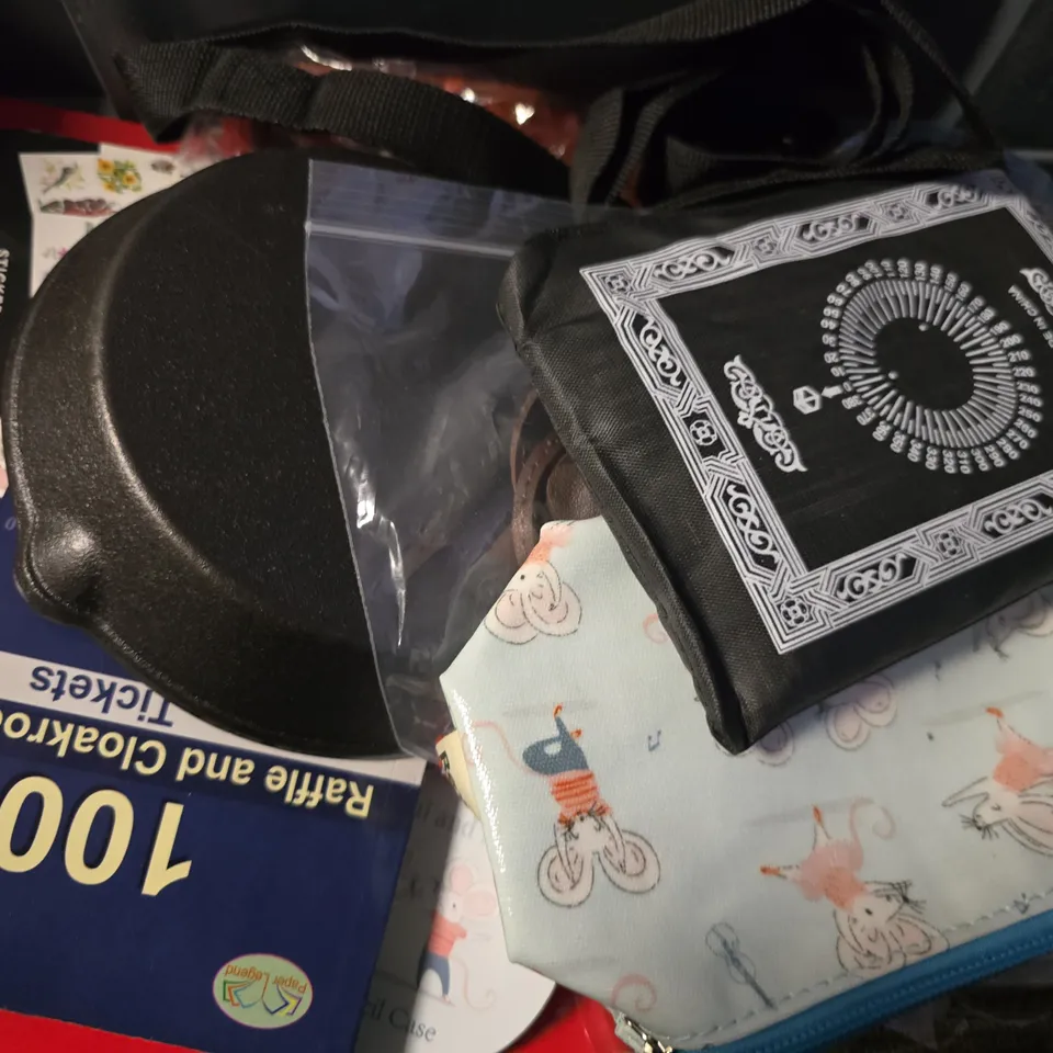 APPROXIMATELY 15 ASSORTED ITEMS TO INCLUDE - PUKKA PAD , TRIANGULAR BANDAGE , LETAIY A50 TACTICAL FLASHLIGHT ETC