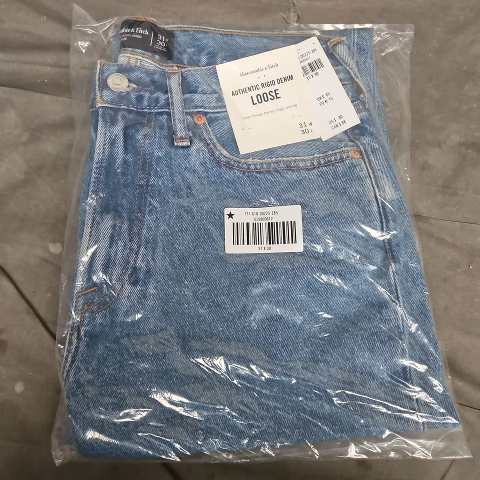 BAGGED ABERCROMBIE & FITCH AUTHENTIC RIGID DENIM LOOSE JEANS IN BLUE - 31/30