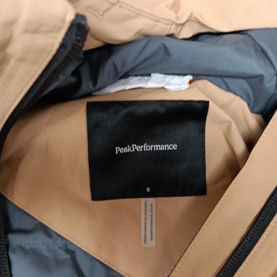 PEAK PERFORMANCE WOMENS EDGE INSULATED JACKET SIERRA SAND/EARTHY SUMMIT - SMALL