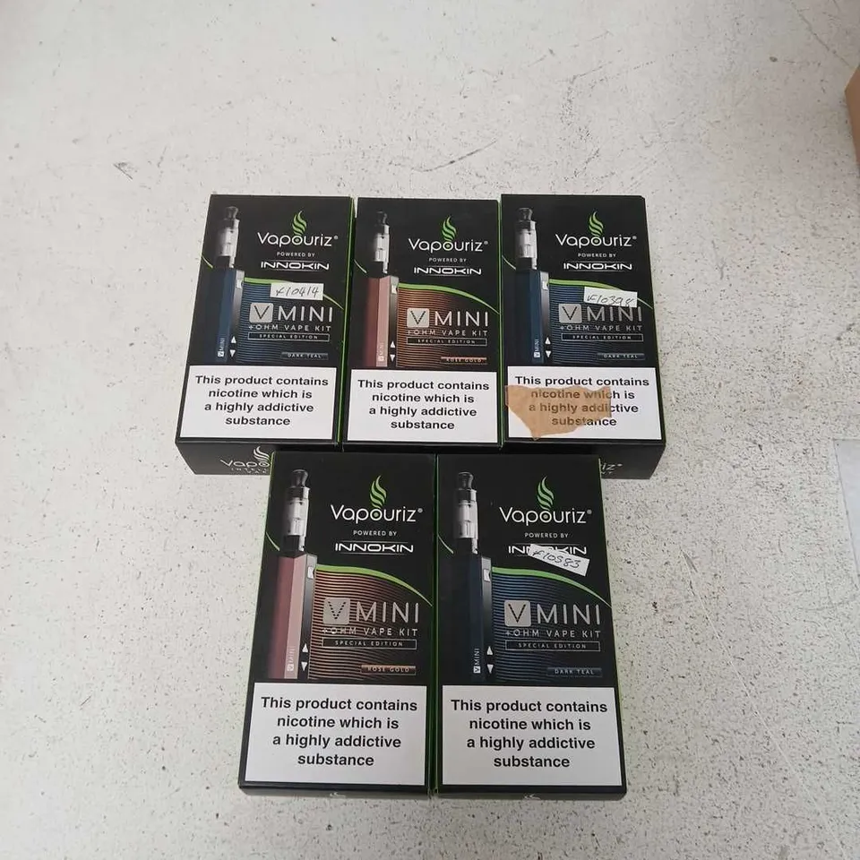 BOX OF APPROXIMATELY 35 ASSORTED E-CIGARETTES AND COMPONENTS TO INCLUDE: ASSORTED VAPOURIZ DEVICE KITS 