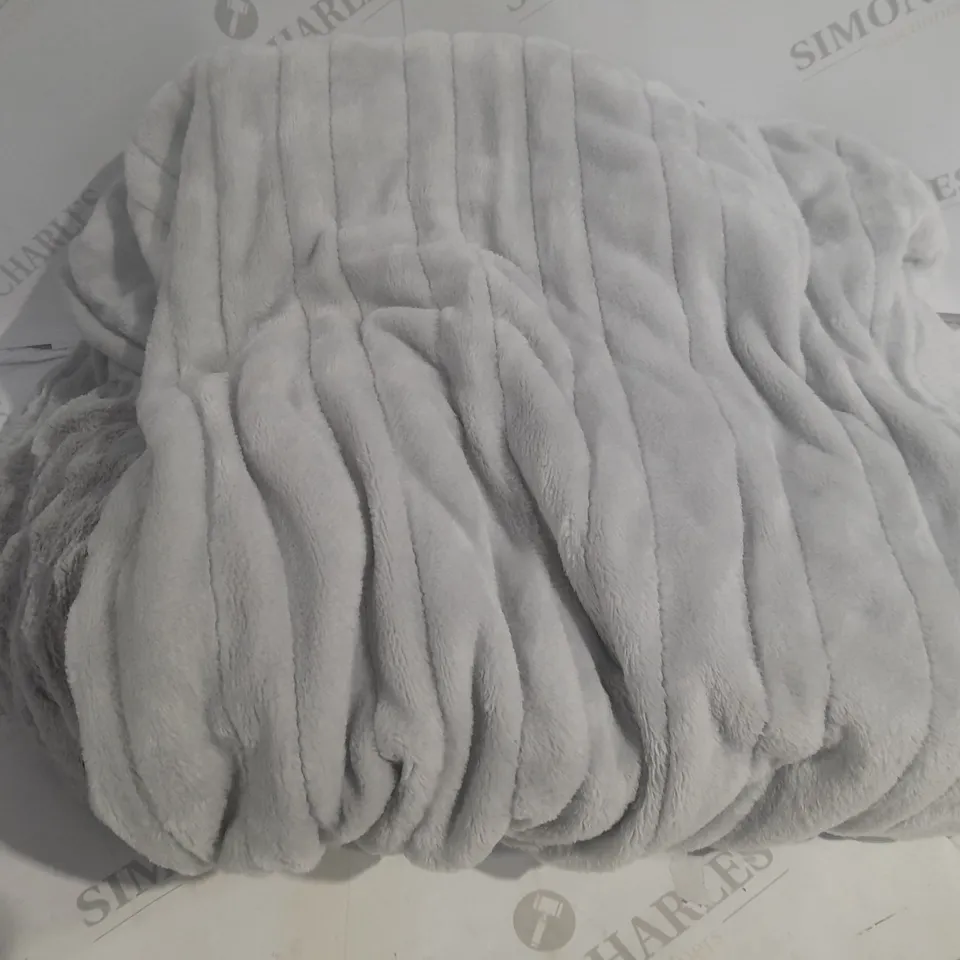 COZEE HOME VELVETSOFT HEATED THROW IN LIGHT GREY