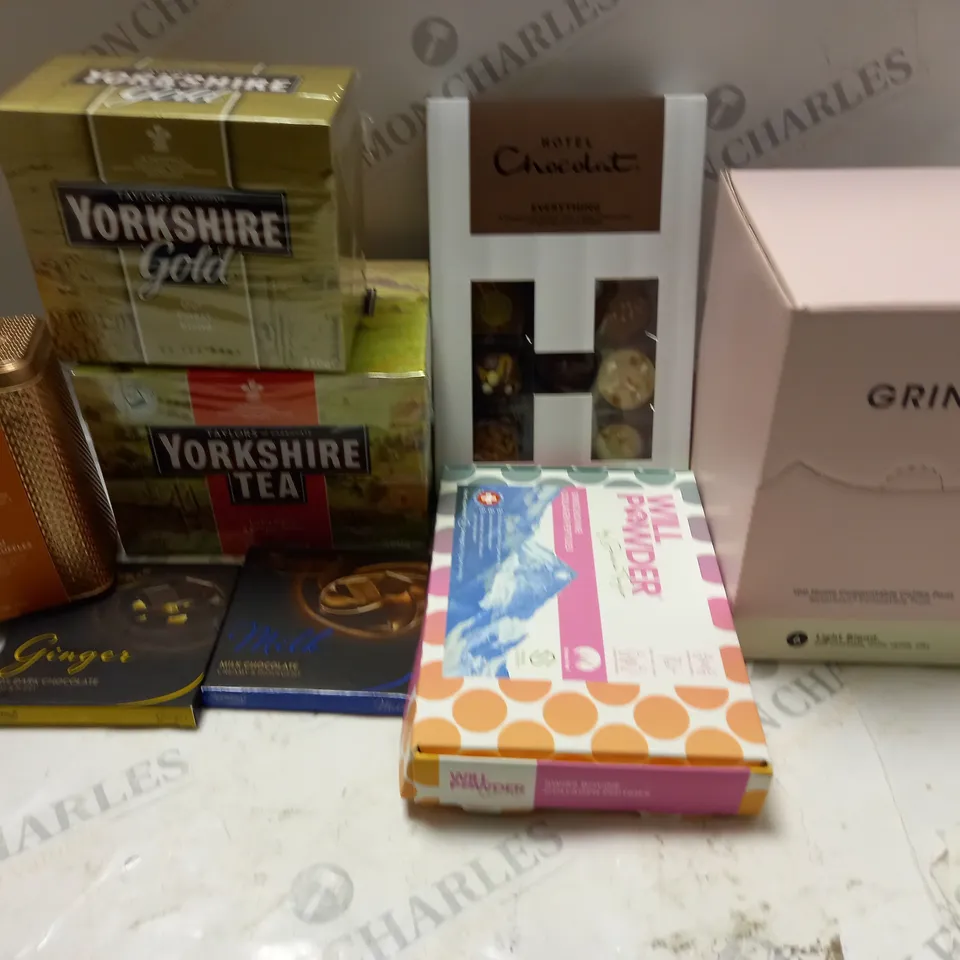 LOT OF 8 ASSORTED FOOD ITEMS TO INCLUDE TEA BAGS, COFFEE PODS AND CHOCOLATE