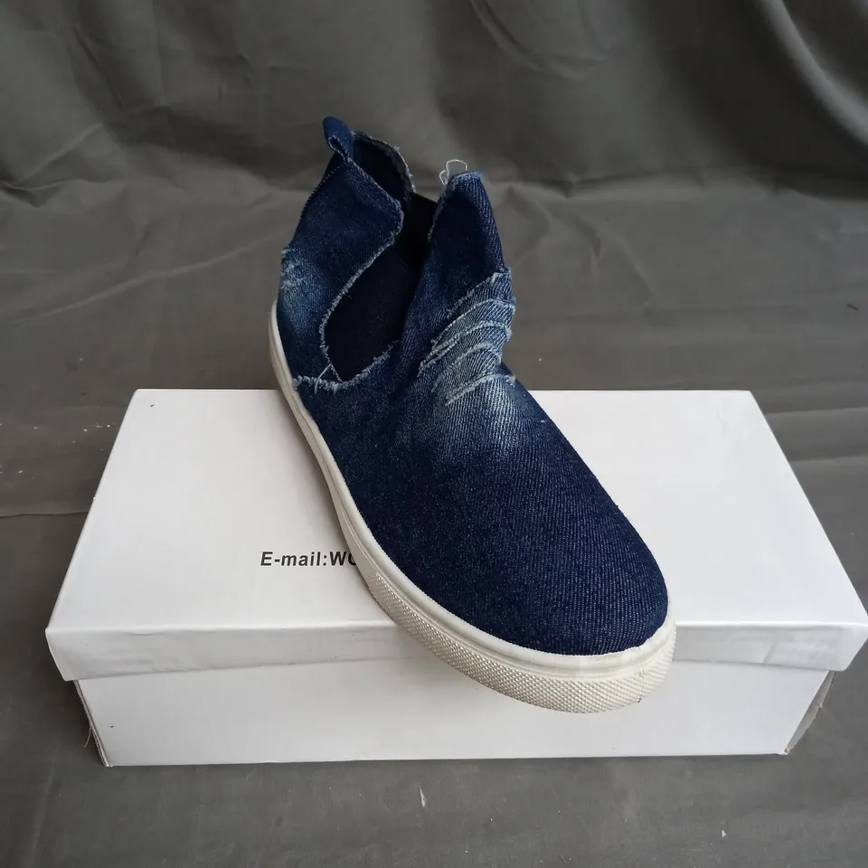 BOX OF 12 PAIRS OF WS SHOES SLIP ON SHOE IN BLUE DENIM - VARIOUS SIZES