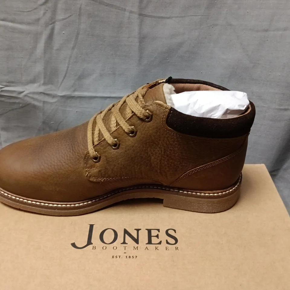 BOXED JONES BOOTMAKER HALIFAX TAN LEATHER BOOTS, UK 6 (EU 40)