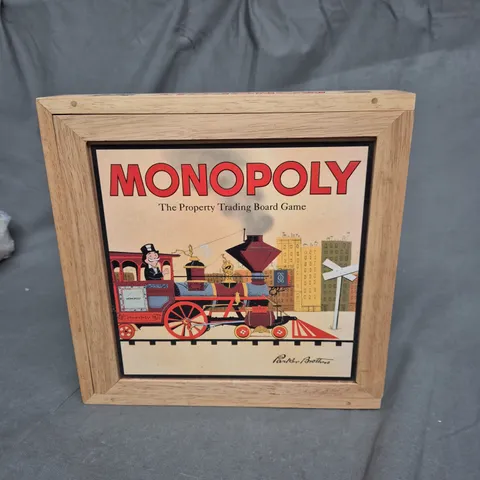 MONOPOLY PROPERTY TRADING BOARD GAME - PARKER BROTHERS 