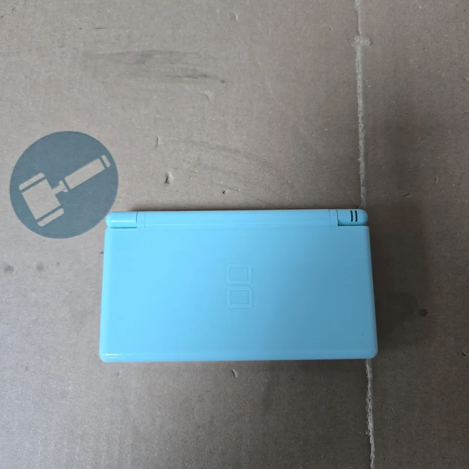 NINTENDO DS LITE – TURQUOISE/BLUE HANDHELD CONSOLE WITH PINK STYLUS