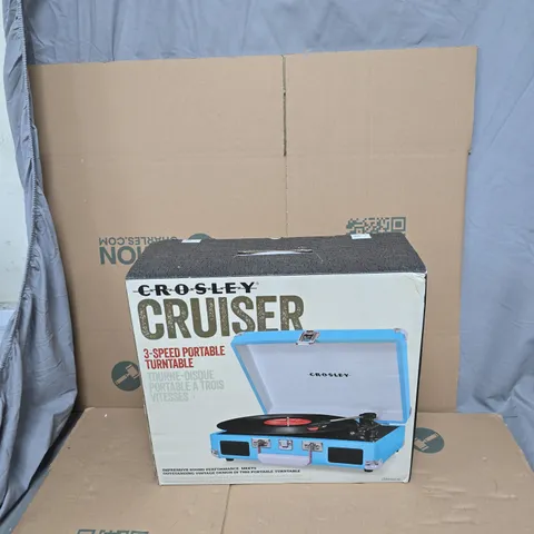 CROSLEY CRUISER 3-SPEED PORTABLE TURNTABLE – BLUE (BOXED)