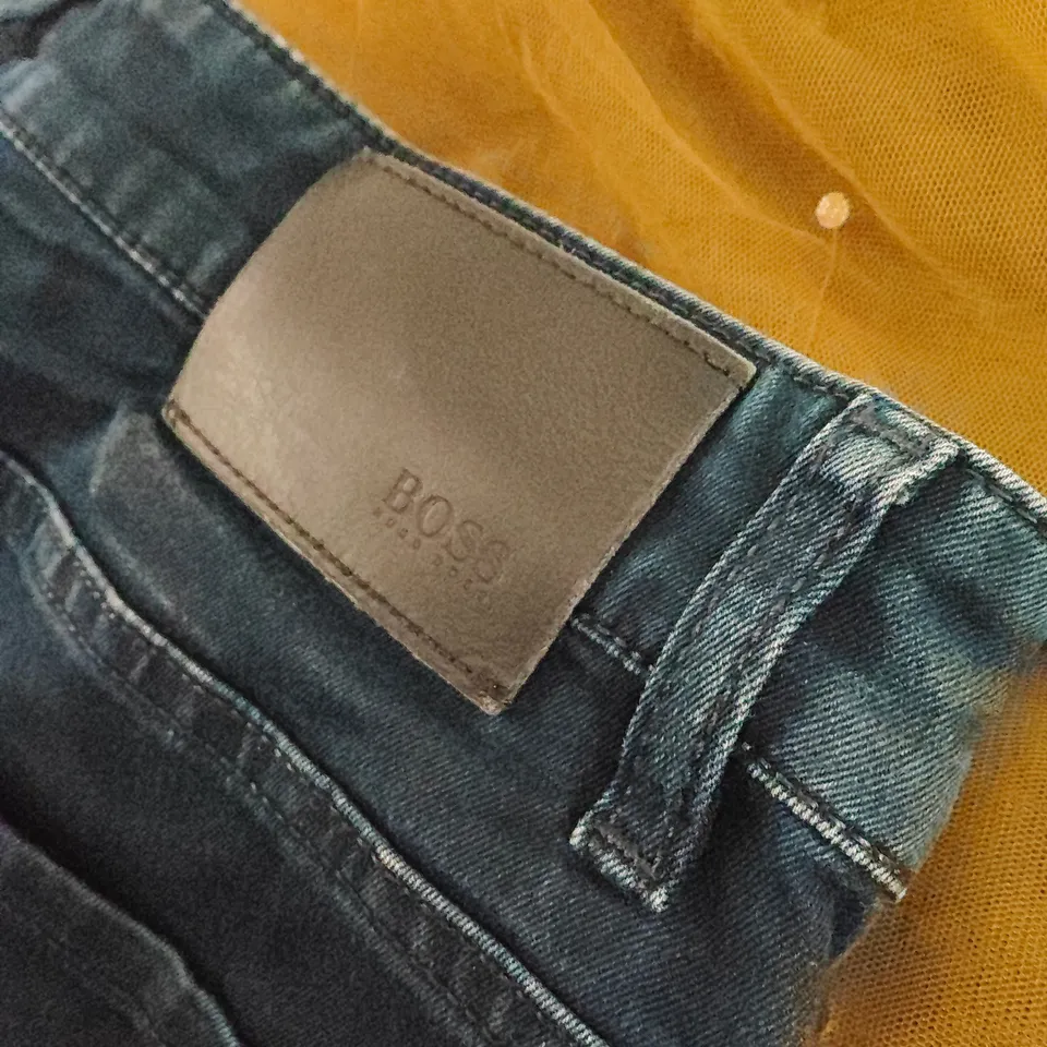 CAGE OF ASSORTED CLOTHING ITEMS TO INCLUDE HUGO BOSS, CIDER AND LOVEYOURS 