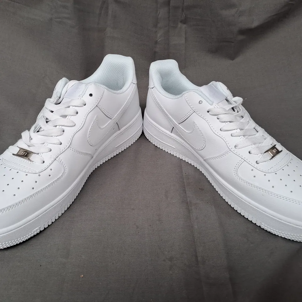 PAIR OF NIKE AIR FORCE 1 SHOES IN WHITE UK SIZE 8.5