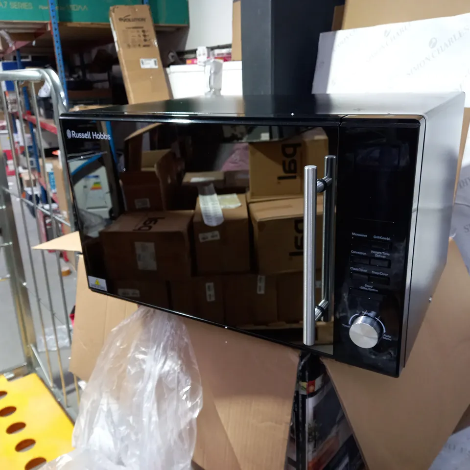 RUSSELL HOBBS 900 WATT COMBI MICROWAVE  RRP £219