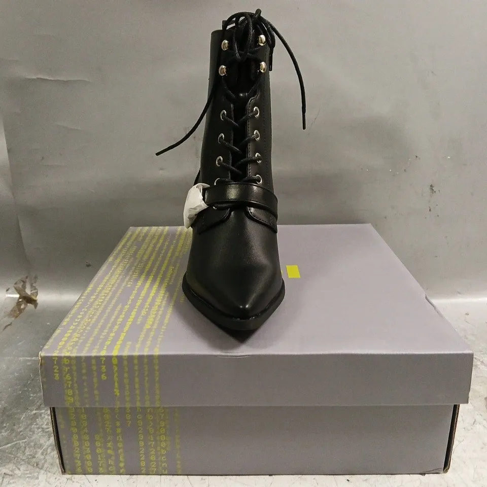 BOXED PAIR OF KOI HAWK POINTED COWBOY BOOTS IN BLACK SIZE UK 5