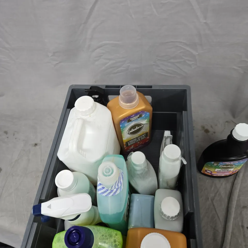BOX OF APPROXIMATELY 12 ASSORTED LIQUID ITEMS TO INCLUDE: FABRIC FRESHENER AND DISINFECTANT 