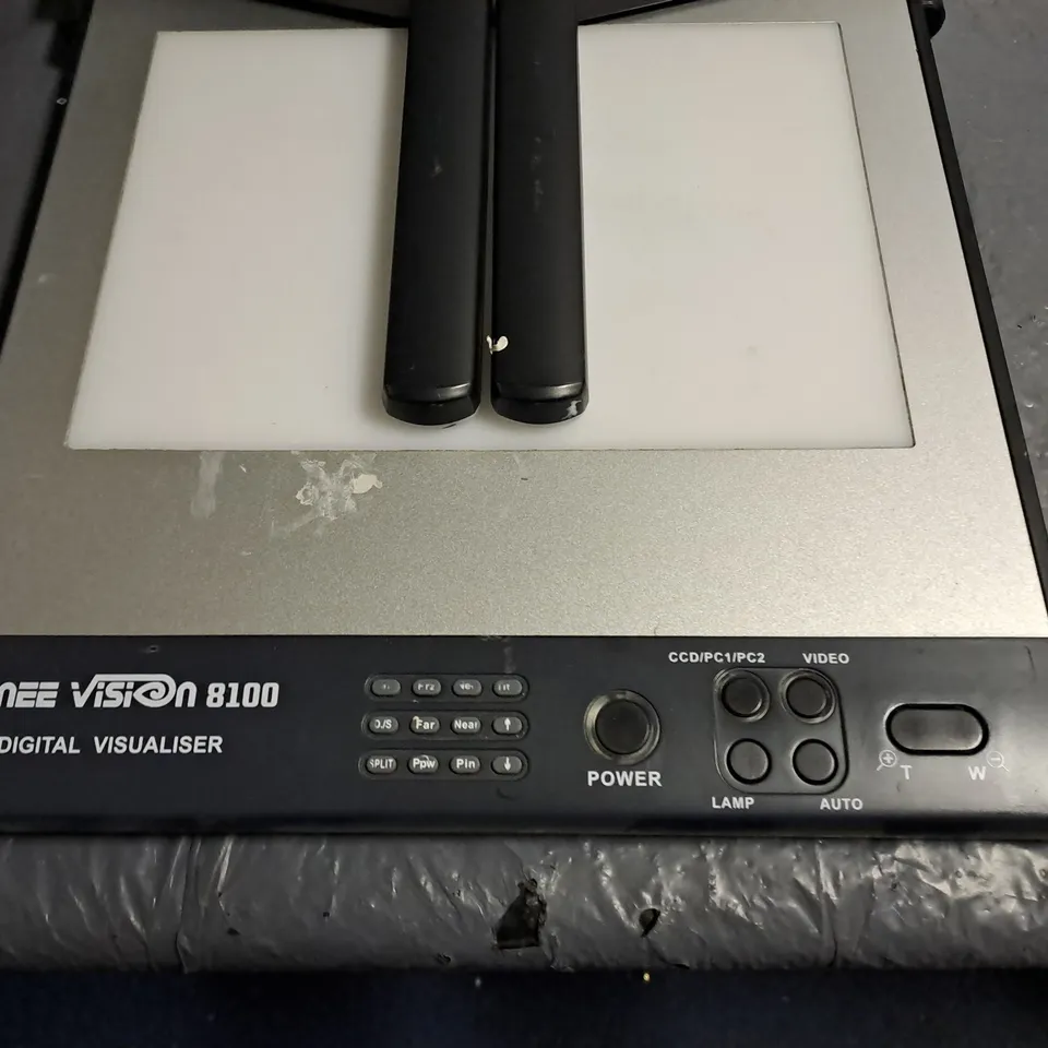 UNBOXED GENEE VISION 8100 DIGITAL VISUALISER