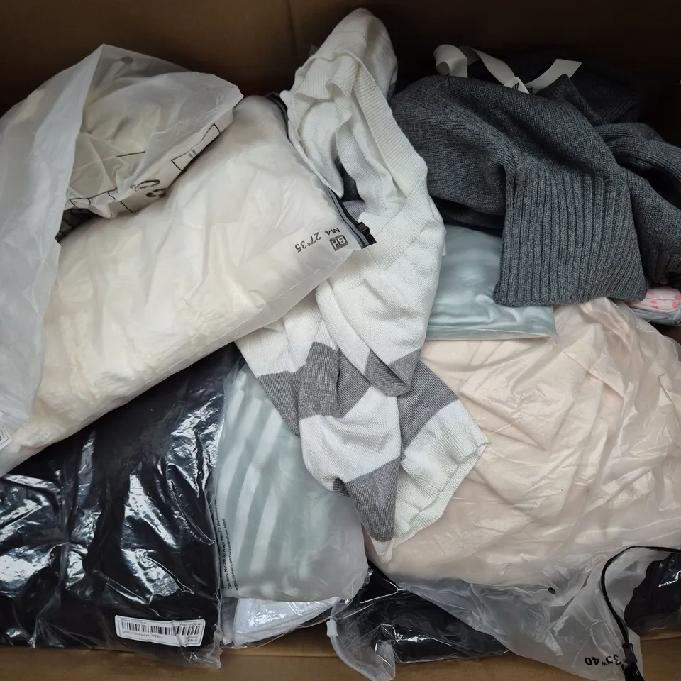 APPROXIMATELY 35 ASSORTED CLOTHING ITEMS IN VARIOUS SIZES, STYLES & COLOURS TO INCLUDE BRANDS SUCH AS MICHELLE KEEGAN, KAFFE, YIANNA, ETC - COLLECTION ONLY