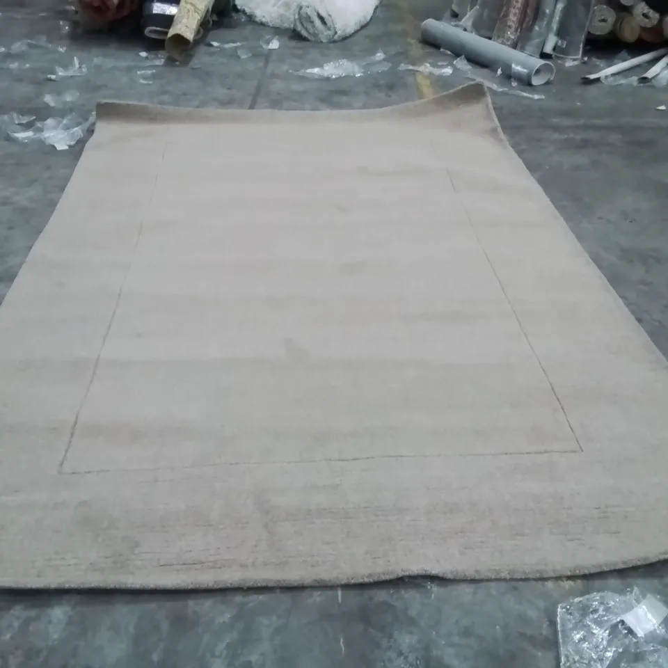 QUALITY DESIGNER AREA RUG - APPROXIMATELY 300X210