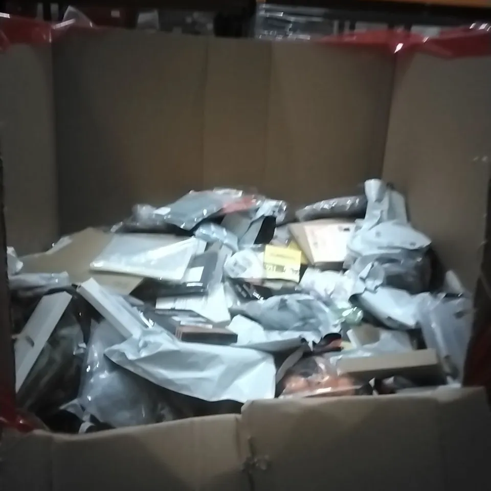 PALLET OF ASSORTED ITEMS INCLUDING; SCREEN PROTECTOR, WATCH STRAP, DECOR LIGHTS
