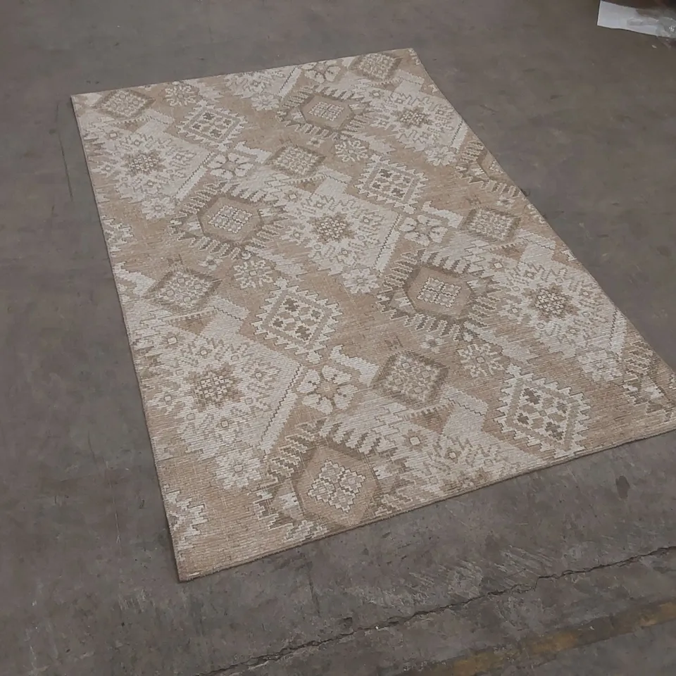 QUALITY DESIGNER AREA RUG - APPROXIMATELY 165 x 114cm