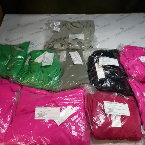 BAG OF APPROX 10 ASSORTED CLOTHING ITEMS TO INCLUDE - MAISON DE NIMES 