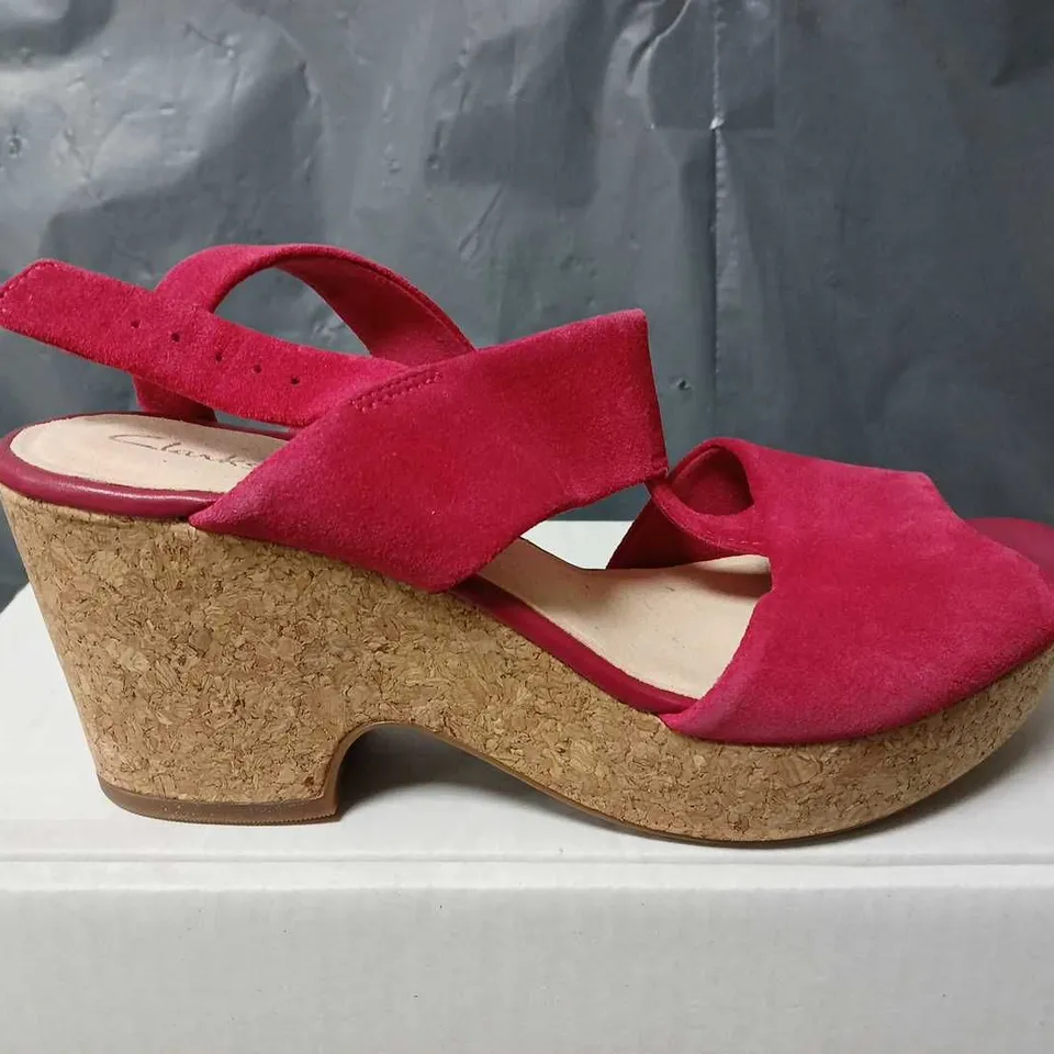 CLARKS MANITSA SANDALS IN FUSCHIA - SIZE UK 5