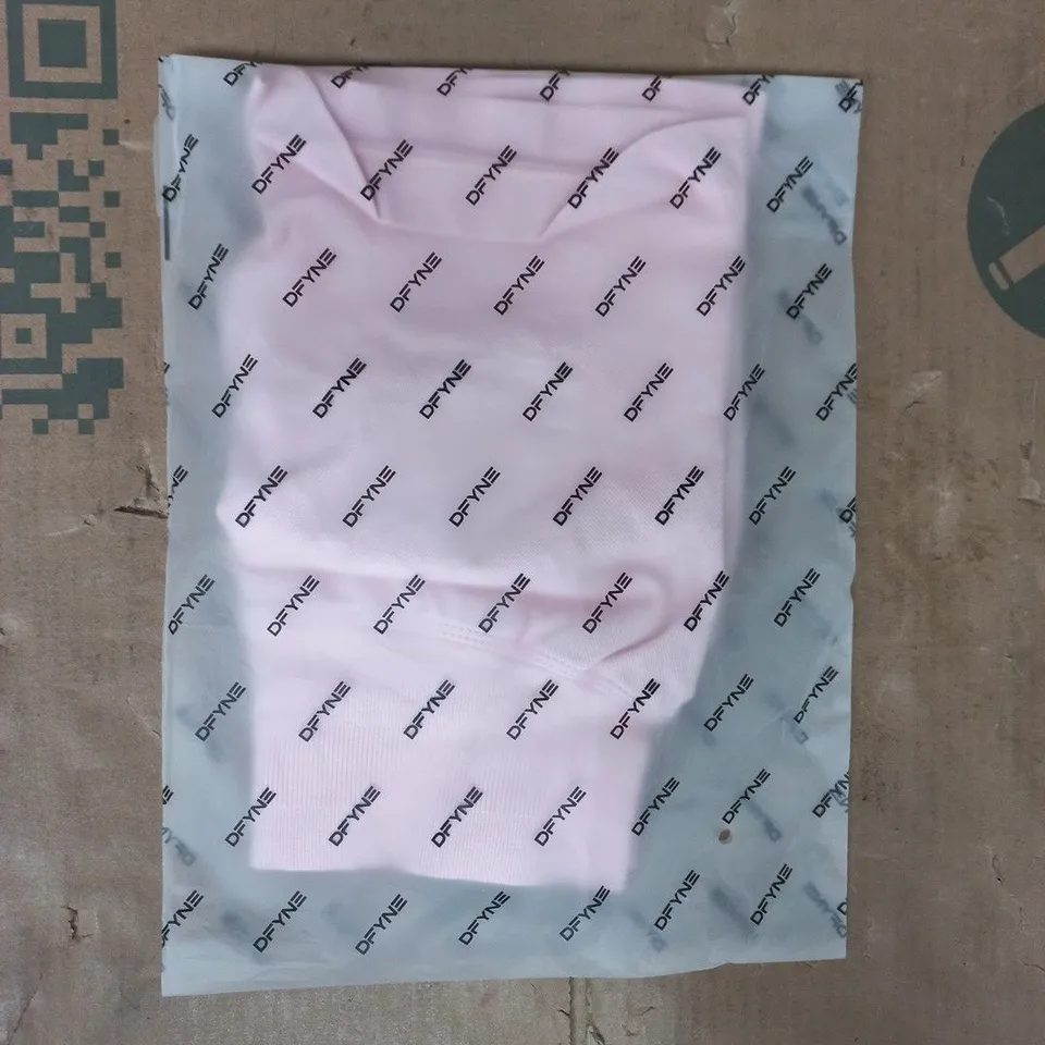BAGGED DFYNE SHORTS IN PINK SIZE SMALL