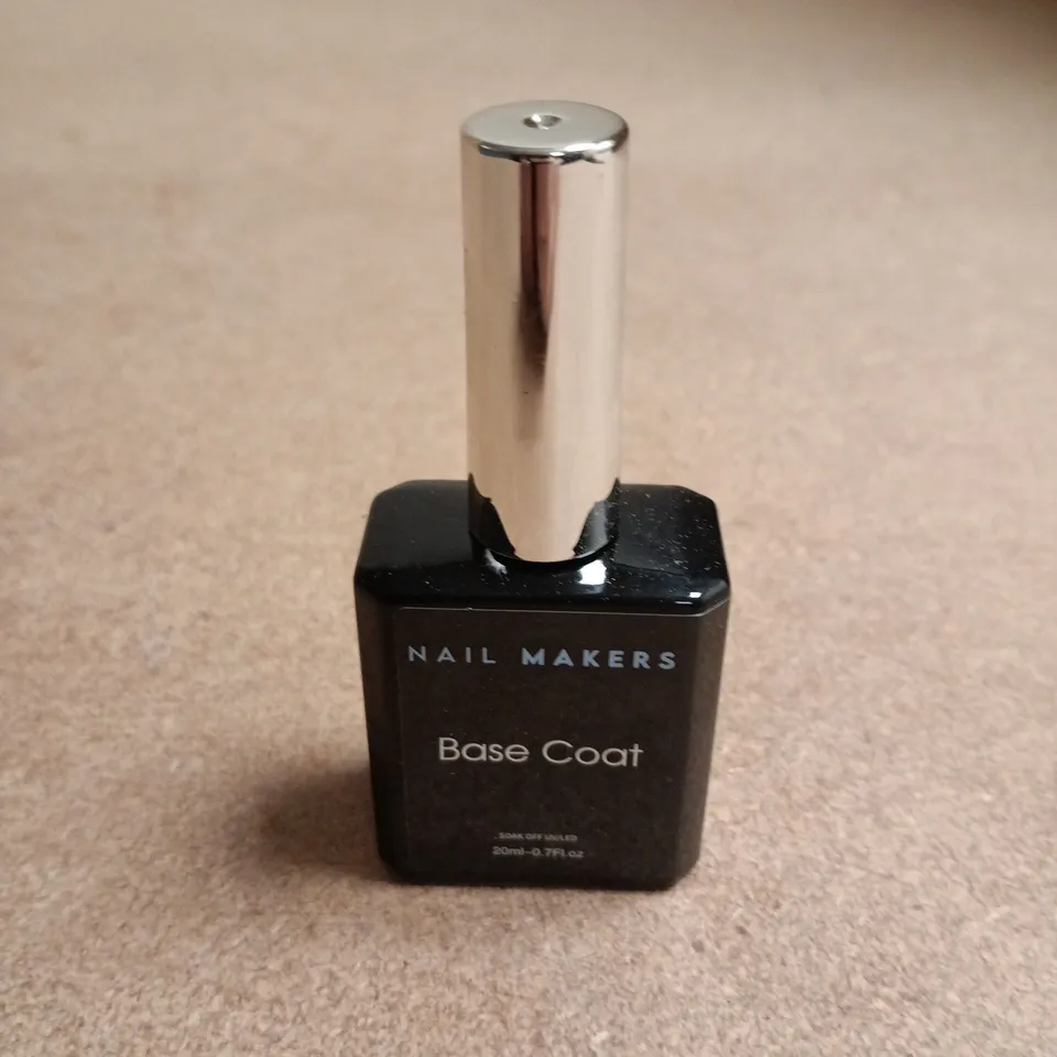 TOTE OF APPROXIMATELY 20 NAIL MAKERS TOP COATS