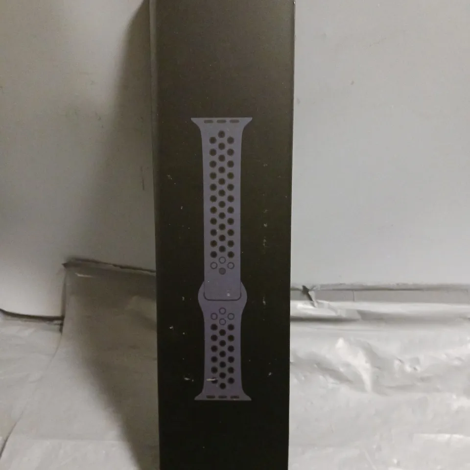 BOXED APPLE X NIKE WATCH RUBBER STRAP IN BLACK NIKE SPORT BAND 40MM