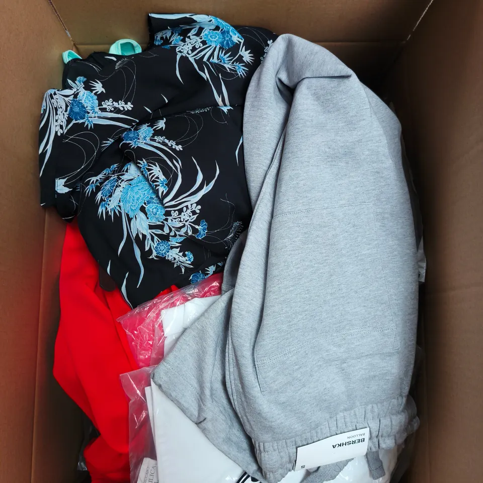 LARGE BOX OF APPROXIMATELY 25 ASSORTED CLOTHING ITEMS IN VARIOUS COLOURS, STYLES AND SIZES - COLLECTION ONLY
