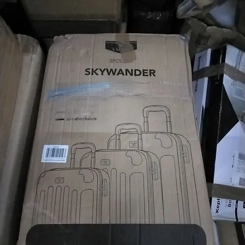 BOXED LUGG SKYWANDER HARDSHELL SUITCASE  