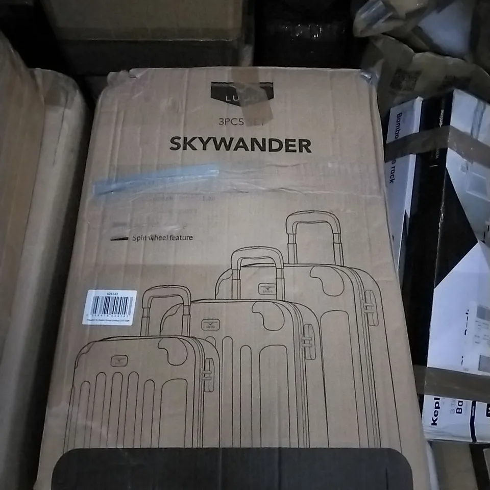 BOXED LUGG SKYWANDER HARDSHELL SUITCASE  