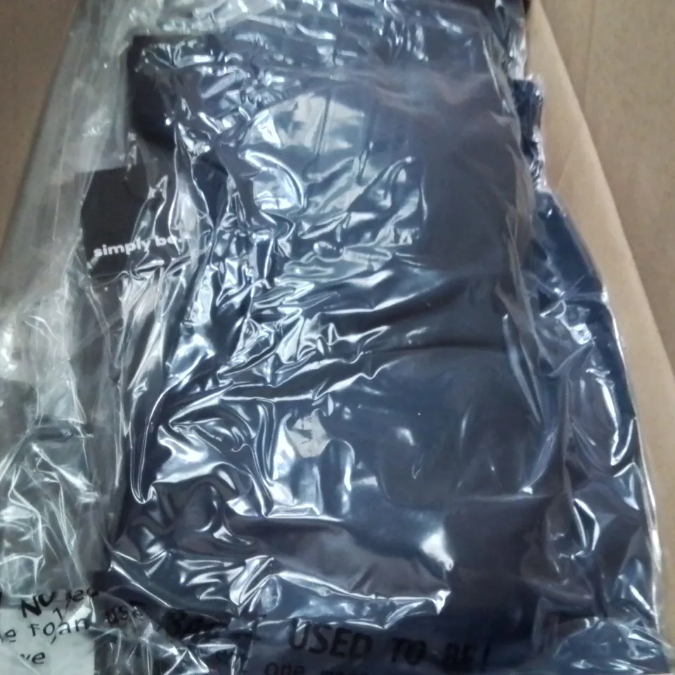 BOXED BRAND NEW APPROXIMATELY 25 SIMPLY BE ACTIVE VEST NAVY SIZE 20